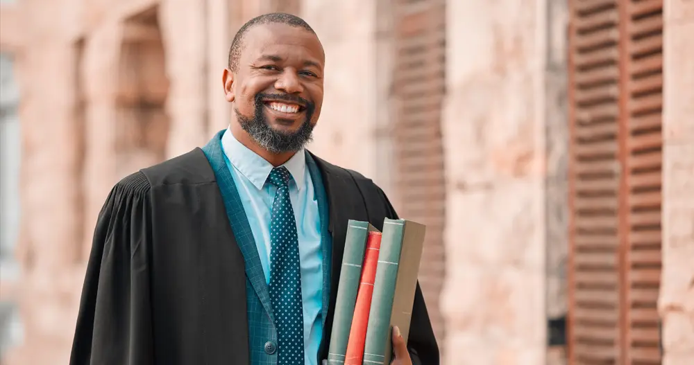 arial doze hoje é domingo estou bêbado estou trabalhando estou fazendo sites.. estou comendo depois de beber estou pensando se minha família quer me ver não, não quer não, não vão me atender arial doze te prende arial doze é uma norma arial doze é uma academia seca e puerl como ser arial doze? como ser cientista? como negar minha fé? como ser uma materialista? não, não precisa a física quântica é sua amiga mostra que o mágico da natureza é parte sim, da física eles têm os próprios dem^nios pra viver batata e hambúrgues frio e duro requentado no microonadas, pra viver... pra na segunda, de pé, se fazer... ora, não é a família, aquela que fica do lado aquela que acolhe nas más horas? não, não é... vim da adega agora, e lá tive uma conversa milenar como músico, artista plástico, professor escritor, designer, produtor, não sou nada não sou essas merdas sou apenas um filho, uma alma desperta ora, vejo na história do Chorão poesia, lásgrimas e a tal dita vitória era um cara só, sozinho que cantava suas mágoas e vitória será qe é preciso que siamos do agora um suicídio para que reflietamos para que pensamos do quão dóis ser humano? do quão dói estar terreno arial doze é a letra com a qual eu disfarço escrevo, pesquiso, dialogo, mas dentro de mim é uma mistura braba de comic sans ora, eu encontro almas perdias almas que não pertecem à minha vida não conhece meus Dogmas, minha rotina mas todas elas sabem, porque carregam a centelha divina escrevo em aril doze para que meus amigos de luta meus amigos acadêmicos entendam as dores arial doze é um padrão de formatação acadêmica regida pela ABNT em que diz: fonte 12, do tipo Aril e você atende formata e se enquandar isso é uma forma, fixa e como tal reflete a ideia da academia ortodoxa como um dogma, uma religião inquestimonável, imutável, dona da razão mas a ciência, a acadeia e o cientificismo (adoração à ciência como dogma)  fosse a salvação e não é: a ciência não é a verdade e nem responde tudo e agora? arial doze, formal e academicistaw  onde está seu poder quando você não explica não resolve  e nem elucida a realidade?