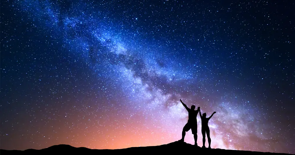 a hora da ajuda a ajuda só vem quando o ajudado está pronto não existe mão alheia que cure o cego o cego de espírito, o cego de alma a ajuda só funciona para o que busca