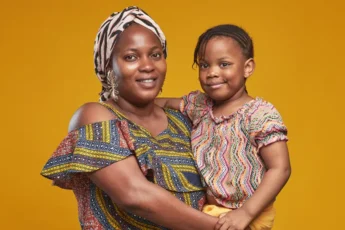 Os braços de uma mulher: os braços de uma mulher, os braços de uma mãe, que perigo os dois, um aquieta o outro protege, os dois fazem falta